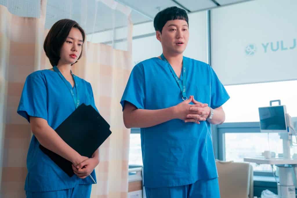 เพลย์ลิสต์ชุดกาวน์ (Hospital Playlist) ซีซั่น 2 ซึ่งกำลังจะออนแอร์ตอนแรกในวันที่ 17 มิถุนายนนี้ เวลา 3 ทุ่มตรง พร้อมชมตอนใหม่ได้ทุกวันพฤหับสดีที่ Netflix เท่านั้น!