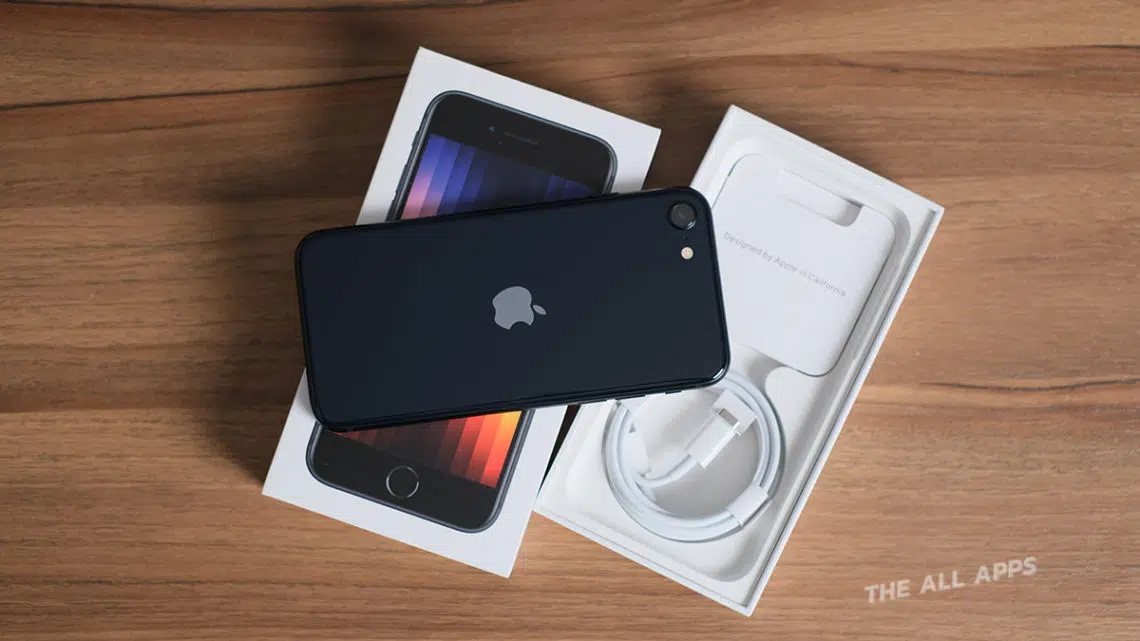 รีวิว iPhone SE รุ่นที่ 3 สีมิดไนท์ ชิป A15 Bionic แรงขึ้นกว่าเดิม เริ่มต้น 15,900 บาท