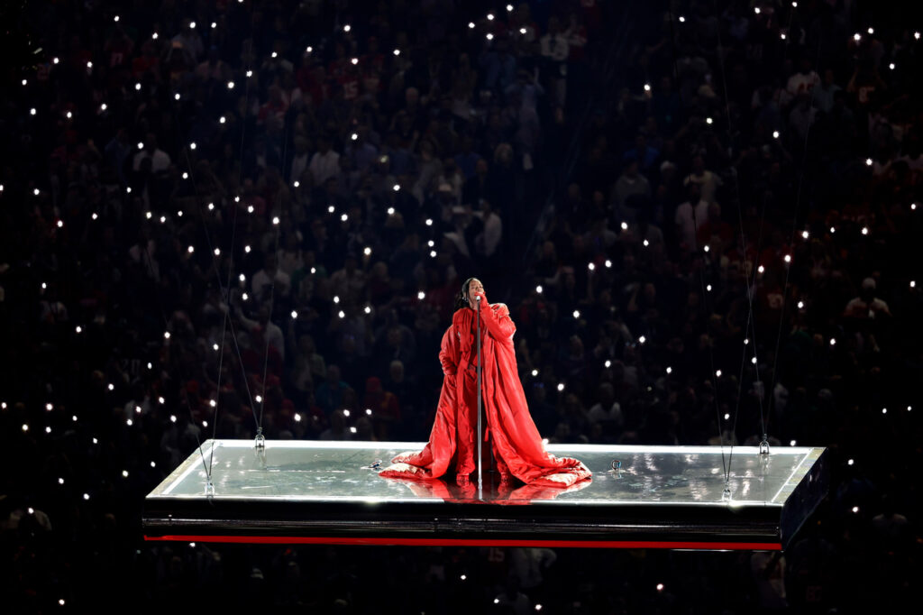 Rihanna สร้างประวัติศาสร์หน้าใหม่บน Apple Music หลังการแสดง Halftime Show