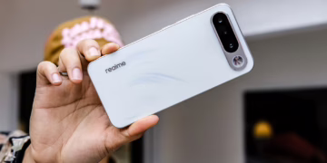 รีวิว realme 16 5G สมาร์ตโฟนรุ่นแรกที่มาพร้อมกระจกเซลฟี่ แบตเตอรี่ขนาดใหญ่ 7,000mAh และ realme Buds T500 Pro หูฟังไร้สาย ตัดเสียงรอบข้างดี