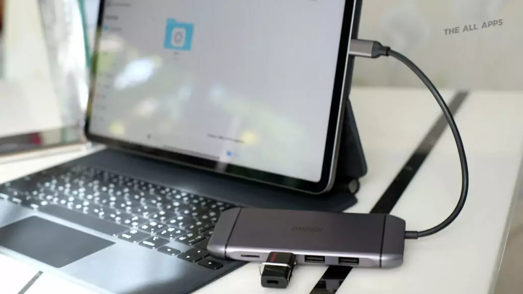 CHOETECH 9 in 1 USB-C Multiport Adapter ใช้กับ iPad Pro