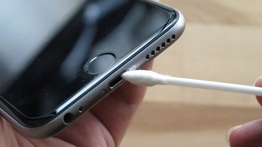 Clean-your-phone-port