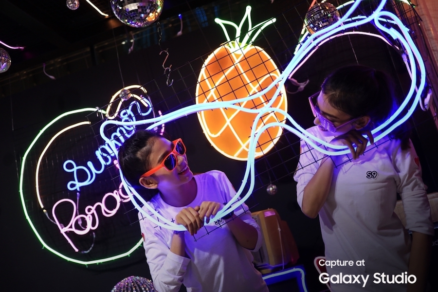 ซัมปซุงชวนเวิร์คช็อปถ่ายภาพใน Galaxy Studio ธีมใหม่ “Neon Summer Paradise”