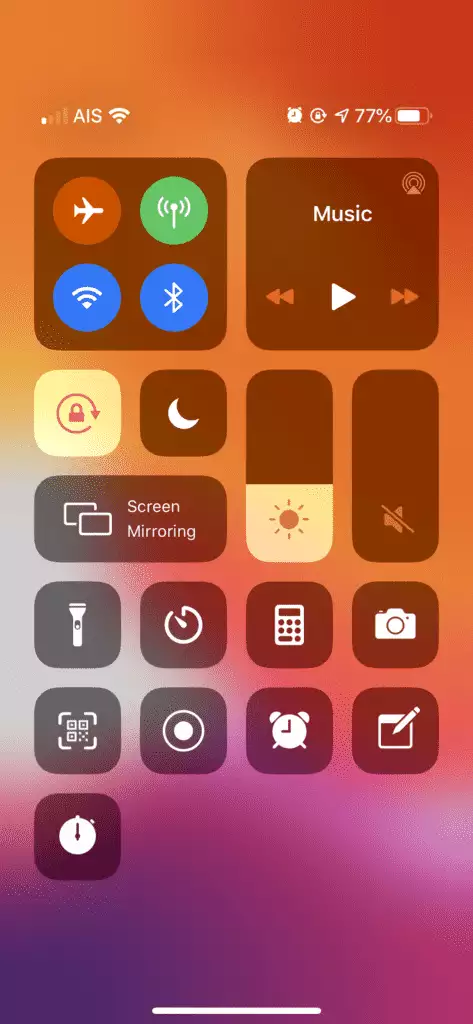 ใน iOS 12 สามารถเลือกสแกน QR Code ได้จากหน้า ศูนย์ควบคุม (Control Center)