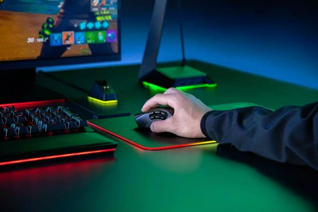 RAZER NAGA PRO เมาส์ไร้สายสุดไฮเทค เต็มอิ่มกับประสบการณ์เกมมิ่งอย่างไร้ขีดจำกัด