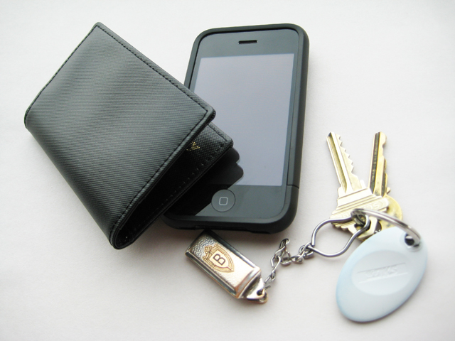 wallet-keys-smartphone